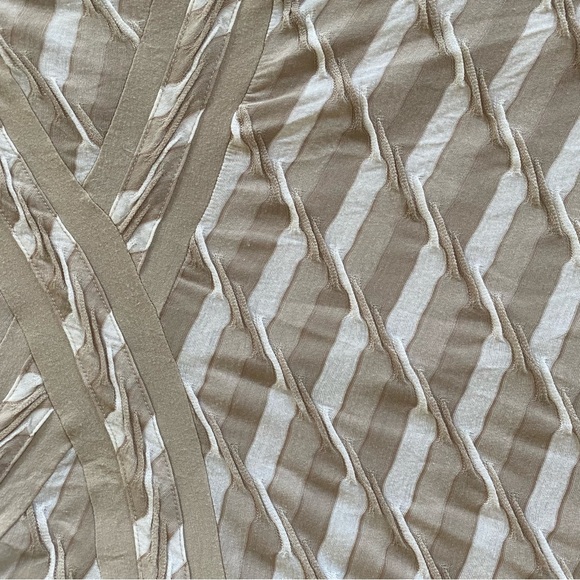 ECI New York Tan and White Dress - Picture 5 of 5